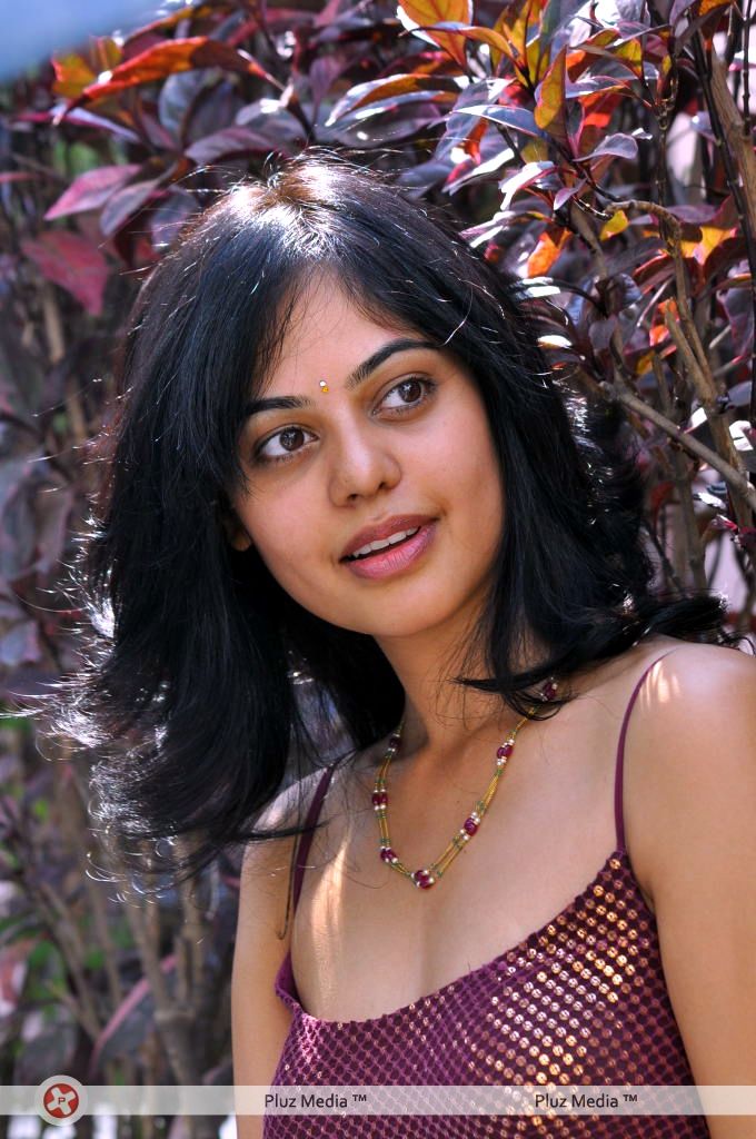 Bindu Madhavi Hot in Pink Gown Dress - Pictures | Picture 120932